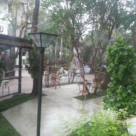 Coffee Station Hostel Udon Thani Bagian luar foto
